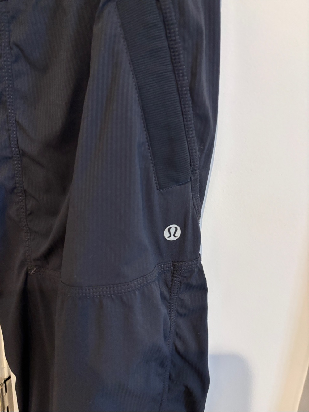 lululemon athletica Black Capri Pants with Drawstring. Size 10 - Picture 3 of 6